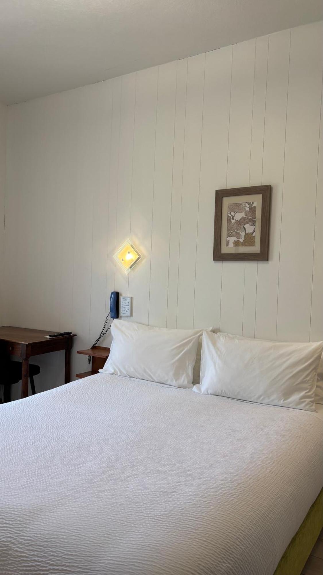 Logis Hotel Restaurant Grand Hotel De Lyon Vals-les-Bains Eksteriør billede